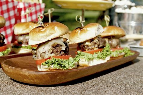 16 Secrets To Throwing A Swanky Tailgate Party Tailgate Party Food Tailgate Food Food