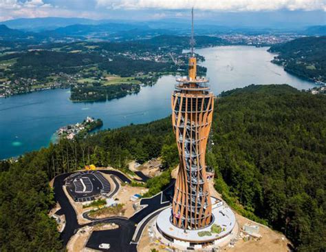 While austrian german is the country's official language, many austrians communicate informally in a variety of bavarian dialects. Lake Worthersee, Klagenfurt - Slovenia Tours