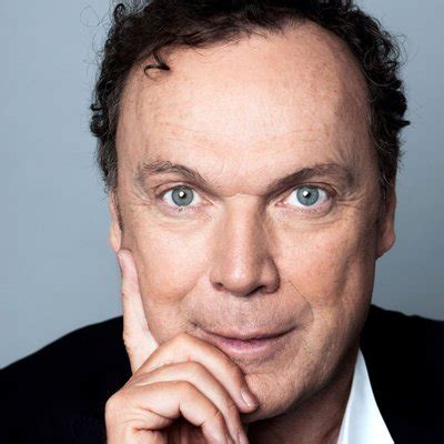 Søn af dirigenten raymond lepers og sangeren maria rémusat og barnebarn af maleren claude rémusat. Julien Lepers on Twitter: "Génial @PhilippeVandel sur ...