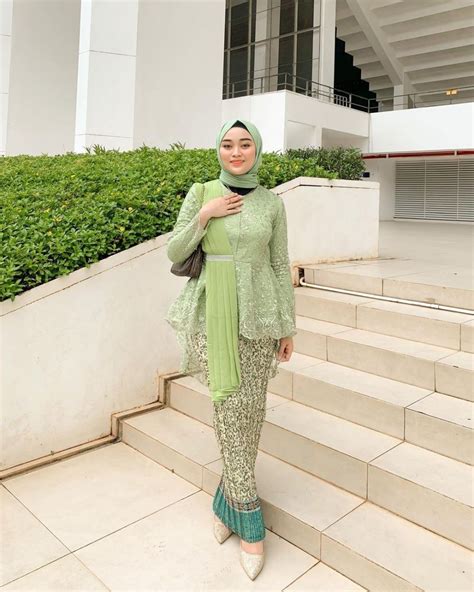 11 inspirasi kebaya warna hijau untuk kondangan memikat