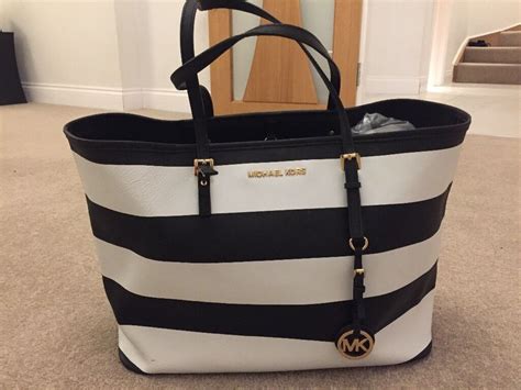michael kors black and white small purse