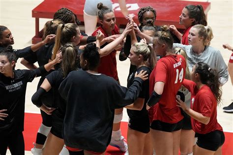 Wisconsin Volleyball No Badgers Open Season With Sweep Over TCU