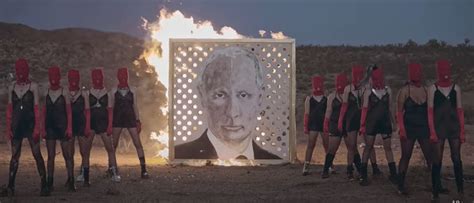 Pussy Riot Verbrennt Putin Bild Ich Habe Dich In Die Hölle Gebracht Kathch