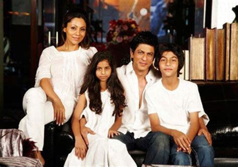 He even shared a thank you post for the fans as well as to founder. Superstar Shah Rukh Khan shares selfie with kids | IndiaTV ...