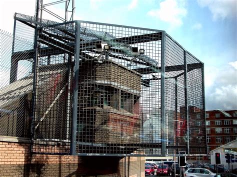 Bestill selvbetjent innlosjering i ravenhill stadion, belfast på nettet. Belfast - Police Station | Heavy screening to protect the ...