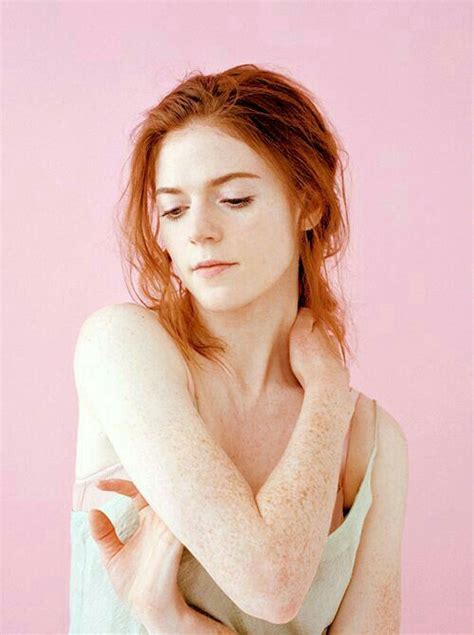Pin By David Ireland On Red Haired Women Rose Leslie Beautiful Redhead Redhead Girl
