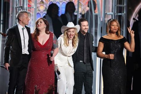 34 Couples Including Some Same Sex Pairs Got Married At The Grammys