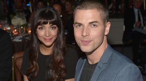 New Girl S Hannah Simone Is Married—and Pregnant