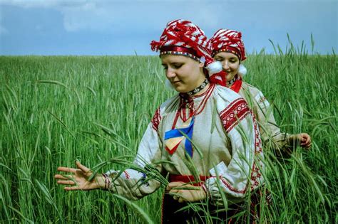 Girls In Traditional Belarusian Folk Costumes For The Rite In The Gomel