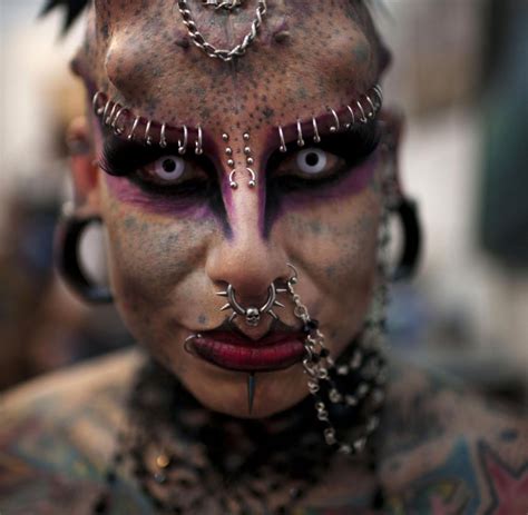 Dieser pinnwand folgen 361 nutzer auf pinterest. Tattoo im Gesicht: Lesya trägt Rouslans Namen nun für ...