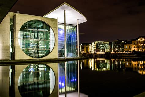 It's in an artsy neighborhood appreciated for its noteworthy cultural attractions such as the museums and monuments. Marie-Elisabeth-Lüders-Haus (Bundestag) Foto & Bild ...