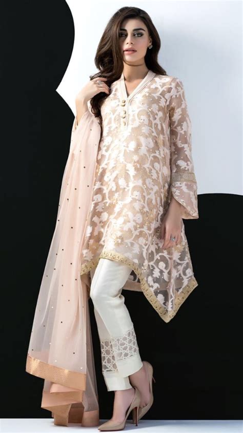 Pakistan's fashion industry mainly deals with clothing brands and refers to ethnic clothing. ZARAH******* Like our page https://www.facebook.com ...