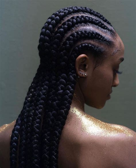 Les cheveux de type africains sont connus pour être difficiles à dompter et à entretenir. Épinglé sur natural hair/braids/afro kinky twist-styles