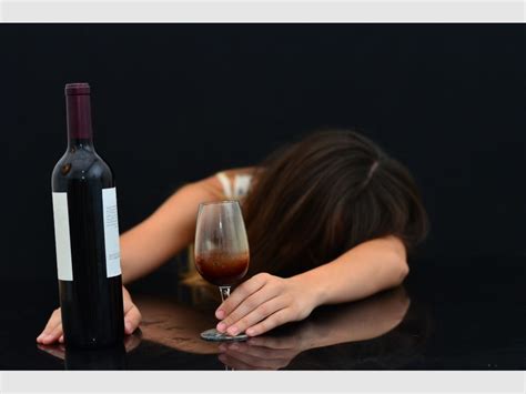 Más Mujeres Alcohólicas Buscan Dejar Su Adicción Diario De Cuyo