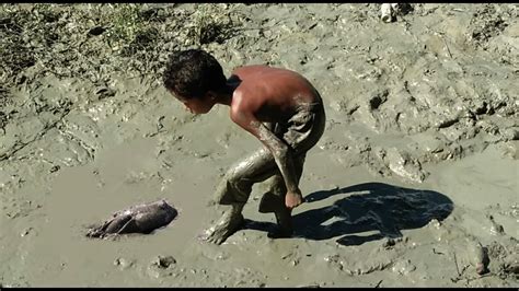 Amazing Children Catching Fish In Mud How To Catching Fish By Hand In