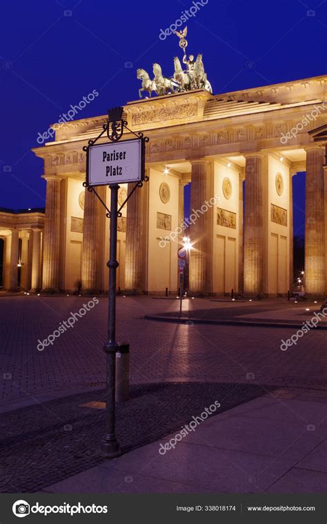 Brandenburger Tor Berlin Abend — Stockfoto © Panthermediaseller 338018174