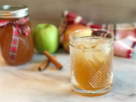 Apple pie moonshine is both sweet and strong with the comforting taste of a classic favorite. Homemade Apple Pie Moonshine Recipe (With Everclear Grain Alcohol)