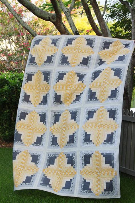 Free knitting pattern for a color blocks throw. Sunny Log Cabin Quilt | FaveQuilts.com