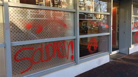 Pinautomaten In Den Haag Vernield Uit Solidariteit Met Bankovervallers