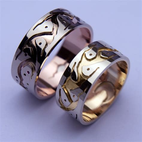 Wedding ring are not used in traditional muslim wedding ceremonies, but if one is worn, it can go either on the left or the right ring finger. Wedding rings Healing And Wisdom | gold rings depicting ...