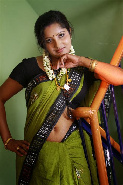 Mallu Sexy Aunty Nave In Sareemallu Saree Below Navel ~ Actress Rare
