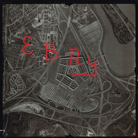 Wwii 11x14 Aerial Photograph Of The Newly Built Pentagon Complex 1940s