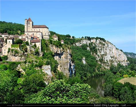 Find the travel option that best suits you. Saint-Cirq Lapopie cité médiévale dans le Lot en France
