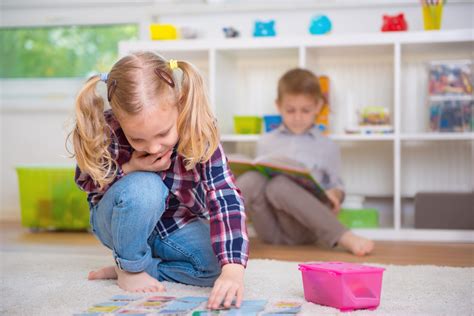 The player who remembers the most items wins. The Tray Memory Game - SavvyMom