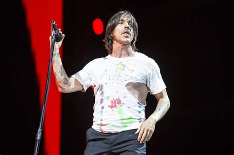 Anthony Kiedis Rushed To Hospital As Red Hot Chili Peppers Cancel Show