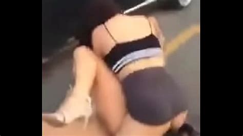 Minas Nuas Brigando Na Rua Porno