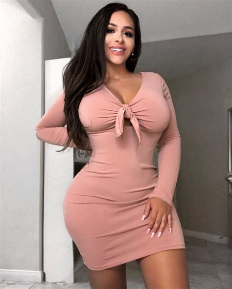 A collection of videos and photos of. Fiorella Zelaya 💎 on Instagram: "@fashionnovacurve Rare ...