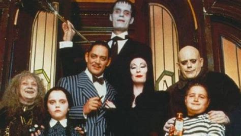 A Família Addams Completa 25 Anos Confira Como Está O Elenco Atualmente