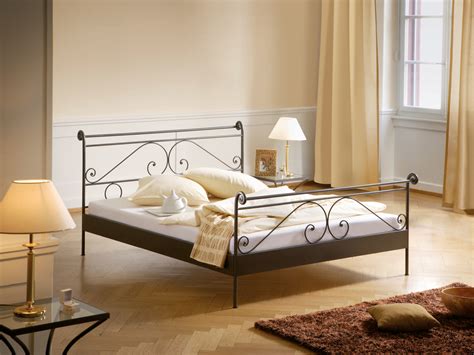Just look at that happy face on. Metall - und Rattanbetten | Betten | DORMA VITA