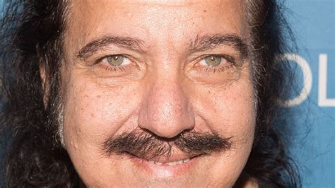 Since the demise of the legendary john holmes in march 1988, the short, mustachioed, heavyset ron jeremy has assumed the mantle as the number one u.s. Wie denkt Ron Jeremy wel dat hij is? | Nieuwe Revu