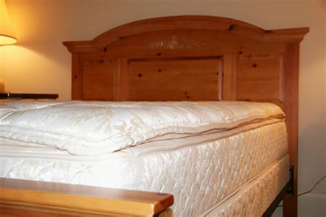 Broyhill Fontana Queen Bed With Mattress Ebth