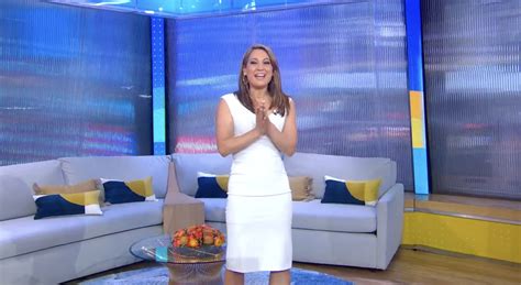 Gmas Ginger Zee Rocks Sexy Gray Miniskirt Heels As Meteorologist Turns Side To Side To Flaunt