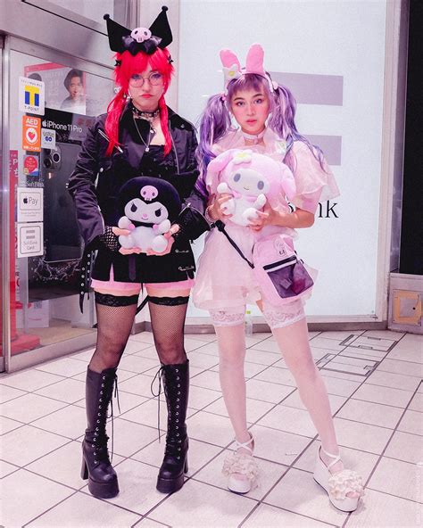𝔫𝔞𝔬𝔪𝔦 On Twitter Duo Halloween Costumes Halloween Outfits Kawaii