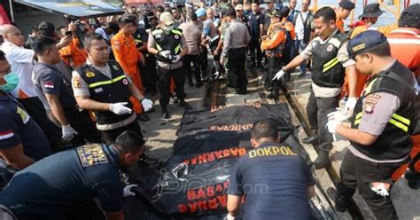 Jenazah Korban Lion Air JT 610 Dan Barang Milik Korban Tiba Di RS Polri
