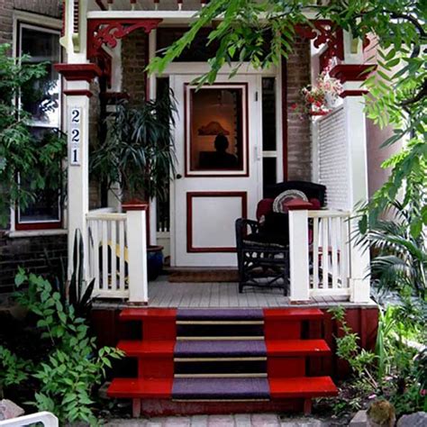 If you have a simple, small open porch like this then a couple plants tends to work best. 31 Brilliant Porch Decorating Ideas That Are Worth ...