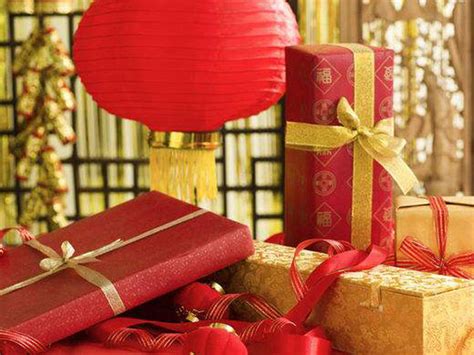 Maybe you would like to learn more about one of these? Chinese Etiquette on Gift Giving & Receiving, Tips & Culture