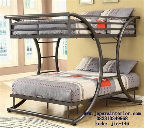 Kamar tidur yang dilengkapi dengan ranjang yang dibuat dari besi dapat memberikan atmosfer yang penuh sensasi dan unik. Tempat Tidur Tingkat Besi Modern - Ranjang Tingkat dari ...