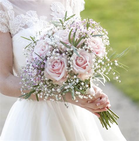 But which wedding flowers to pick has gotten more complicated because we've if you love the pink ombre trend, look no further. Wedding bouquet. Rose and gypsophila bouquet. Pink roses ...