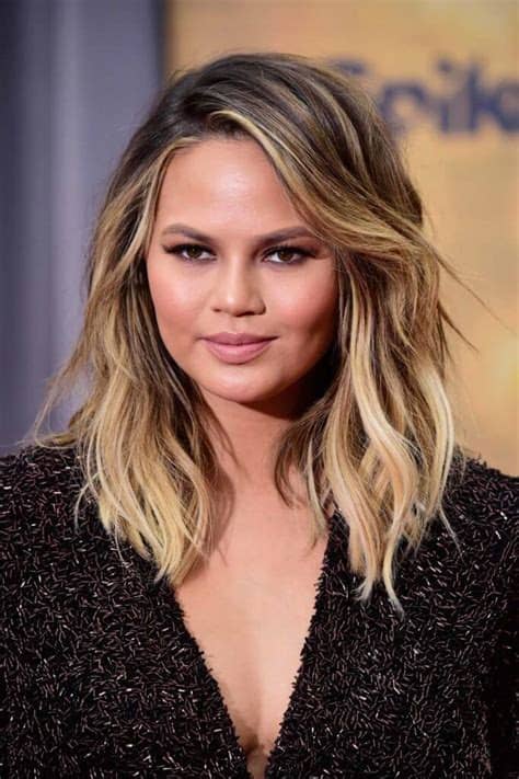 Bid goodbye to washed out shades and say hello to some of the best hair colours for asian skin tones for the year! Brown hair with highlights: Colour inspiration | All ...