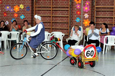 Jeden tag werden tausende neue, hochwertige bilder hinzugefügt. Volksschule Mühldorf/Altmühldorf - Frau Frombergers 60. Geburtstag