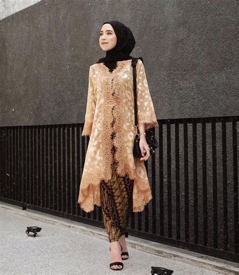 Tutorial On Hijab Pashmina Kebaya Di 2020 Kebaya Muslim Gaya Busana