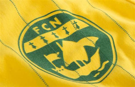 Club information › fc nantes. FC Nantes retro voetbalshirt 1982-1983 - Voetbalshirts.com