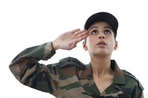 Background Close Up Tentara Wanita Memberi Hormat Melihat Ke Atas Foto Dan Gambar Untuk Download