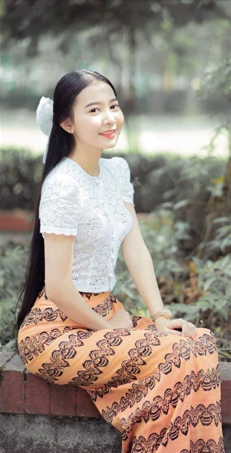 Pin By Kyaw Thatko On Beautiful Lady Myanmar Dress Design Long Dress