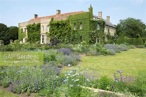 Gap Gardens English Country House With Creeper And