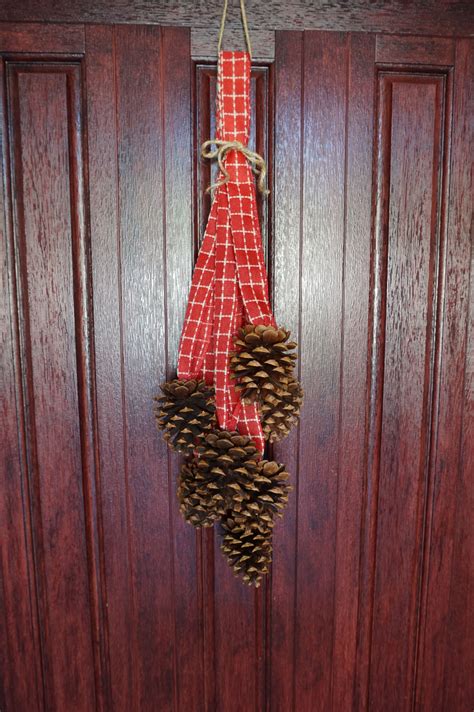 Pinecone Swag - A Holiday Pinecone Challenge | Diy holiday ...